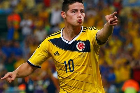 RIO DE JANEIRO, BRAZIL - JUNE 28:  James Rodriguez of Colombia celebrates scoring his team's second goal and his second of the game during the 2014 FIFA World Cup Brazil round of 16 match between Colombia and Uruguay at Maracana on June 28, 2014 in Rio de Janeiro, Brazil.  (Photo by Clive Rose/Getty Images)