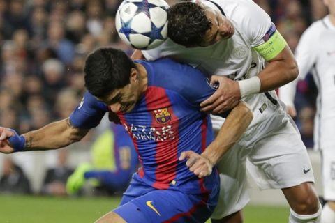 Barcelona's Luis Suarez, left, challenges for the ball with PSG's Thiago Silva during the Champions League round of 16, second leg soccer match between FC Barcelona and Paris Saint Germain at the Camp Nou stadium in Barcelona, Spain, Wednesday March 8, 2017. (AP Photo/Emilio Morenatti)