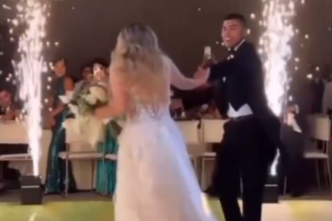 Ο Ορμπελίν Πινέδα χορεύει με τη σύζυγό του