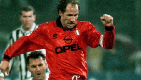 Milan's veteran Franco Baresi escapes Juventus Angelo Di Livio and Christian Vieri during a First Division soccer match in Turin Sunday November 17, 1996. They tied the match 0-0. (AP Photo/Mauro Pilone)