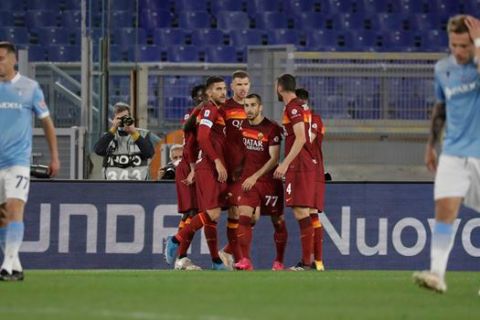 Οι παίκτες της Ρόμα πανηγυρίζουν γκολ που σημείωσαν κόντρα στη Λάτσιο για τη Serie A 2020-2021 στο "Ολίμπικο", Ρώμη | Σάββατο 15 Μαΐου 2021