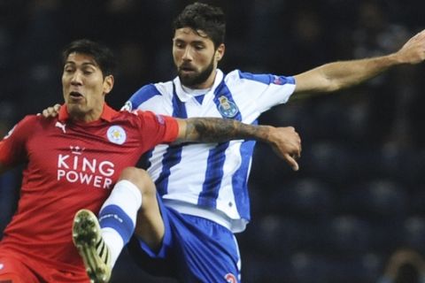 Leicester's Jose Ulloa, left, fights for the ball with Porto's Felipe during a Champions League group G soccer match between FC Porto and Leicester City at the Dragao stadium in Porto, Portugal, Wednesday, Dec. 7, 2016. (AP Photo/Paulo Duarte)