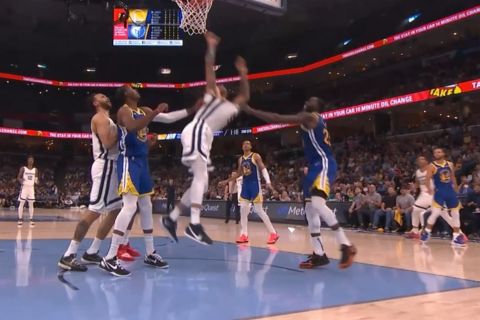 NBA: Ο Ντρέιμοντ Γκριν αποβλήθηκε στο Game 1 της σειράς Γκρίζλις - Γουόριορς και τα έβαλε με το κοινό