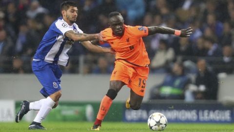 Liverpool's Sadio Mane, right, escapes Porto's Jesus Corona during the Champions League round of sixteen first leg soccer match between FC Porto and Liverpool FC at the Dragao stadium in Porto, Portugal, Wednesday, Feb. 14, 2018. (AP Photo/Luis Vieira)