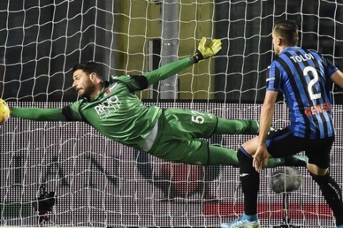 Marco Sportiello makes a save in the Atalanta vs Spal soccer match Monday, Jan. 20, 2020 in Bergano, Italy.  (Gianluca Checchi/LaPresse via AP)