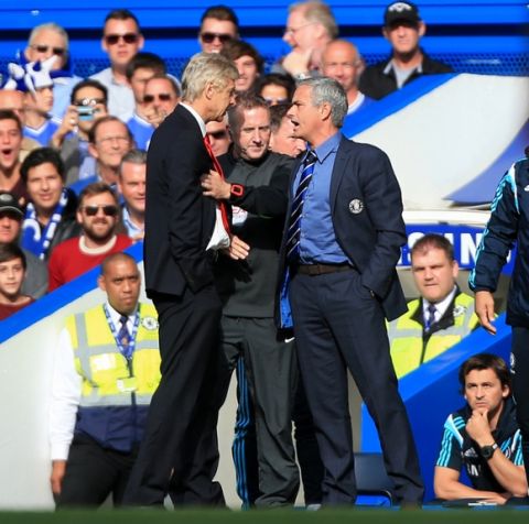 File photo dated 05-10-2014 of Chelsea manager Jose Mourinho (right) has a heated exchange with Arsenal manager Arsene Wenger (left) on the touchline during the Barclays Premier League match at Stamford Bridge, London. PRESS ASSOCIATION Photo. Issue date: Friday September 18, 2015. Arsenal manager Arsene Wenger has no interest in reopening a war of words with Chelsea boss Jose Mourinho ahead of Saturday's Barclays Premier League clash at Stamford Bridge. See PA story SOCCER Arsenal. Photo credit should read Nick Potts/PA Wire.