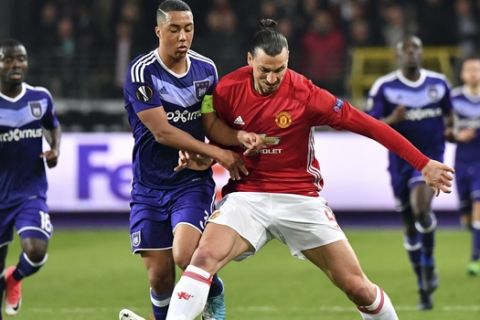 United's Zlatan Ibrahimovic, center right, fights for the ball with Anderlecht's Youri Tielemans during a Europa League quarterfinal first leg soccer match between Anderlecht and Manchester United at the Constant Vanden Stock stadium in Brussels, Thursday, April 13, 2017. (AP Photo/Geert Vanden Wijngaert)