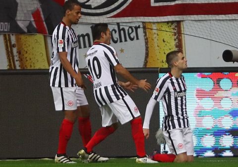 FRANKFURT AM MAIN, GERMANY - NOVEMBER 05: Mijat Gacinovic (R) of Frankfurt celebrates his team's first goal with team mates Marco Fabian and Timothy Chandler during the Bundesliga match between Eintracht Frankfurt and 1. FC Koeln at Commerzbank-Arena on November 5, 2016 in Frankfurt am Main, Germany.  (Photo by Alex Grimm/Bongarts/Getty Images)