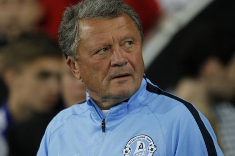 Dnipro Dnipropetrovsk coach Myron Markevych prior to the Europa League Group F soccer match between Dnipro Dnipropetrovsk and Inter Milan at the Olympiyskiy national stadium in Kiev, Ukraine, Thursday, Sept. 18, 2014. (AP Photo/Sergei Chuzavkov)