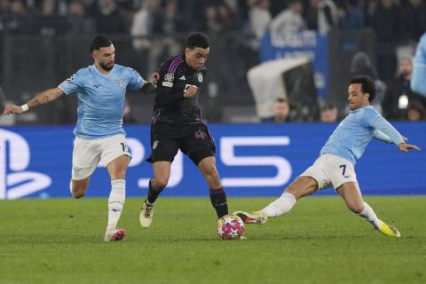 Bayern's Jamal Musiala, centre, challenges for the ball with Lazio's Taty Castellanos and his teammate Felipe Anderson during a Champions League round of 16 first leg soccer match between Lazio and Bayern Munich, at Rome's Olympic Stadium, Wednesday, Feb. 14, 2024. (AP Photo/Andrew Medichini)