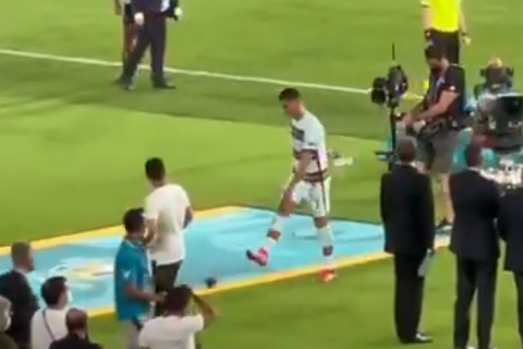 Euro 2020: Ο Κριστιάνο Ρονάλντο πέταξε και κλότσησε το περιβραχιόνιο