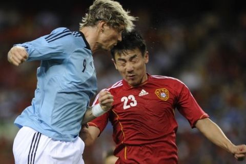 Spain's forward Fernando Torres (L) fights for the ball with China?s midfielder Qin Sheng (R)  on June 3, 2012 during an international friendly football match at the Cartuja stadium in Sevilla in preparation for the Euro 2012 football championship, which will take place in Poland and Ukraine from June 8 to July 1.  AFP PHOTO/ CRISTINA QUICLER        (Photo credit should read CRISTINA QUICLER/AFP/GettyImages)