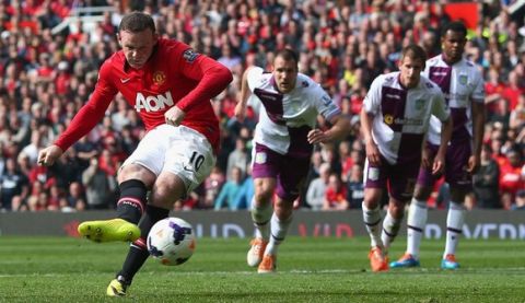 MANCHESTER, ENGLAND - MARCH 29:  Wayne Rooney of Manchester United scores his team's second goal from a penalty kick during the Barclays Premier League match between Manchester United and Aston Villa at Old Trafford on March 29, 2014 in Manchester, England.  (Photo by Alex Livesey/Getty Images)