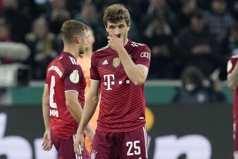 Ο Τόμας Μίλερ απογοητευμένος μετά τον διασυρμό της Μπάγερν με 5-0 από την Γκλάντμπαχ στο Κύπελλο Γερμανίας