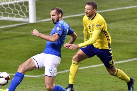 Italy's Giorgio Chiellini, left, and Sweden's Marcus Berg battle for the ball during the World Cup qualifying play-off first leg soccer match between Sweden and Italy, at the Friends Arena in Stockholm, Friday, Nov. 10, 2017. (Jonas Ekstromer/TT via AP)