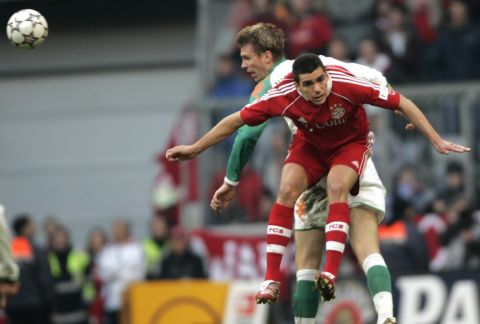 Brazil's Lucio, right, of FC Bayern Munich and Per Mertesacker of Werder Bremen challenge for the ball  during the German first division soccer  match between Bayern Muenchen and Werder Bremen at the Allianz Arena in Munich, southern Germany, Sunday, March 11, 2007.  (AP Photo/Diether Endlicher)**NO MOBILE USE UNTIL 2 HOURS AFTER THE MATCH, WEBSITE USERS ARE OBLIGED TO COMPLY WITH DFL-RESTRICTIONS, SEE INTSTRUCTIONS FOR DETAILS**