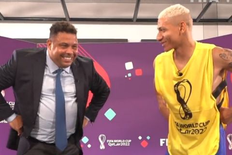 Μουντιάλ 2022, Βραζιλία: Ο Ρισάρλισον έδειξε στον Ρονάλντο τον πανηγυρισμό περιστεριού και τού φίλησε τα πόδια