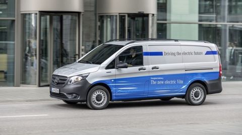 15 Mercedes-Benz eVito unterstützen Zalando bei lokal emissionsfreier Zustellung in Hamburg 

 