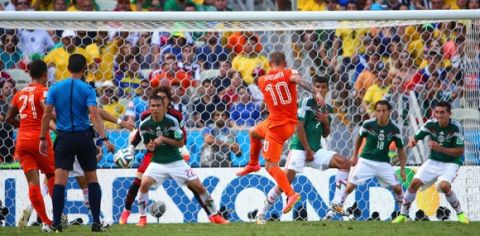 FORTALEZA, BRAZIL - JUNE 29: Wesley Sneijder of the Netherlands shoots and scores his team's first goal past Guillermo Ochoa of Mexico during the 2014 FIFA World Cup Brazil Round of 16 match between Netherlands and Mexico at Castelao on June 29, 2014 in Fortaleza, Brazil.  (Photo by Robert Cianflone/Getty Images)