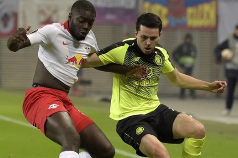 Leipzig's Dayot Upamecano, left, and Celtic's Lewis Morgan challenge for the ball during the Europa League group B soccer match between RB Leipzig and Celtic FC in Leipzig, Germany, Thursday, Oct. 25, 2018. (AP Photo/Jens Meyer)