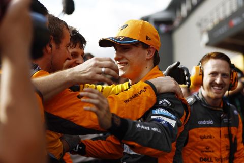 Oscar Piastri, McLaren, 2nd position, celebrates with his team after the Sprint
