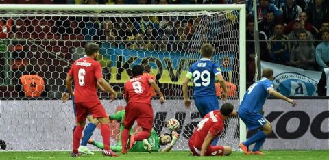 Grzegorz Krychowiak (4) of Sevilla FC scores the equalising goal during the UEFA Europa League final against FC Dnipro Dnipropetrovsk