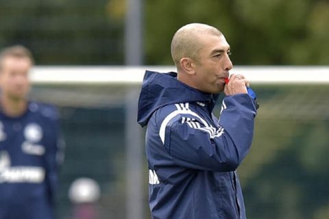 New head coach Roberto Di Matteo blows a whistle as he leads  his first training session of Bundesliga soccer club FC Schalke 04 in Gelsenkirchen, Germany, Thursday, Oct. 9, 2014. Former Chelsea manager Di Matteo replaces Jens Keller, who was dismissed on Monday. (AP Photo/Martin Meissner)