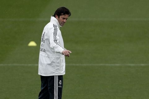 Real Madrid's interim coach Santiago Solari attends a training session at the team's Valdebebas training ground in Madrid, Spain, Tuesday, Oct. 30, 2018. Julen Lopetegui was finally fired by Real Madrid on Monday. Santiago Solari, coach of Real Madrid B, will take charge for the Copa del Rey match against third-division club Melilla on Wednesday. (AP Photo/Manu Fernandez)