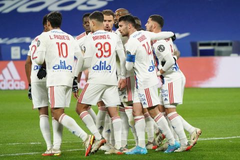 Οι παίκτες της Λιόν πανηγυρίζουν γκολ που σημείωσαν κόντρα στη Σεντ Ετιέν για τη Ligue 1 2021-2022 στο "Γκρουπάμα Στέιντιουμ", Λιόν | Παρασκευή 21 Ιανουαρίου 2022