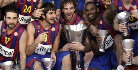 Regal FC Barcelona's Juan Carlos Navarro, left, Victor Sada (24), Ricky Rubio, third from left, Roger Grimau, center, Pete Mickeal, third from right, Jordi Trias, second from right, and Jaka Lacovic, right, celebrate their victory in the final game against Olympiacos in the Euroleague Finalfour basketball Championship at the Palais des Sports of Bercy, in Paris, Saturday, May 9, 2010. Barcelona won 86-68. (AP Photo/Thibault Camus)