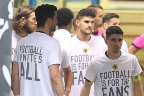 Οι παίκτες της ΑΕΚ πριν το ματς με τον Παναθηναϊκό με μήνυμα κατά της European Super League