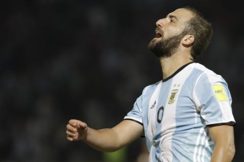 Argentina's forward Gonzalo Higuain reacts during a 2018 World Cup qualifying soccer match in Cordoba, Argentina, Tuesday, Oct. 11, 2016. (AP Photo/Natacha Pisarenko)