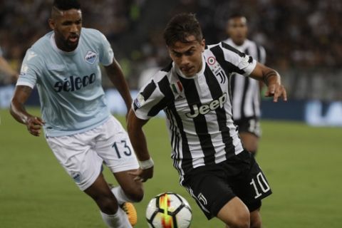 Juventus' Paulo Dybala , right, and Lazio's Fortuna Wallace vie for the ball during the Italian Super Cup final match between Lazio and Juventus at Rome's Olympic stadium, Sunday, Aug. 13, 2017. (AP Photo/Gregorio Borgia)