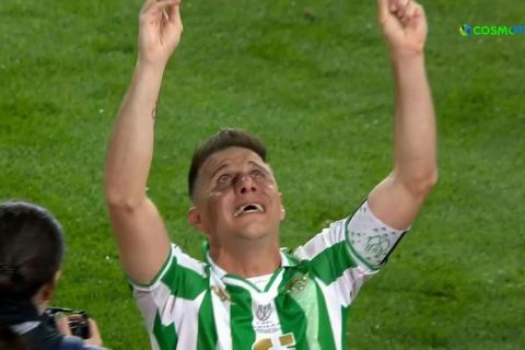 Ο Χοακίν δακρυσμένος μετά την κατάκτηση του Copa del Rey με την Μπέτις