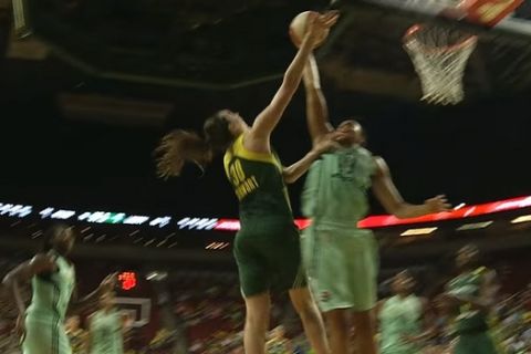 Η Kiah Stokes "κατέβασε τον γενικό" στο WNBA