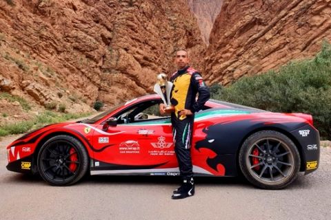 Ρεκόρ ταχύτητας με Ferrari, στο φαράγγι Valle de Dades στο Μαρόκο (video)