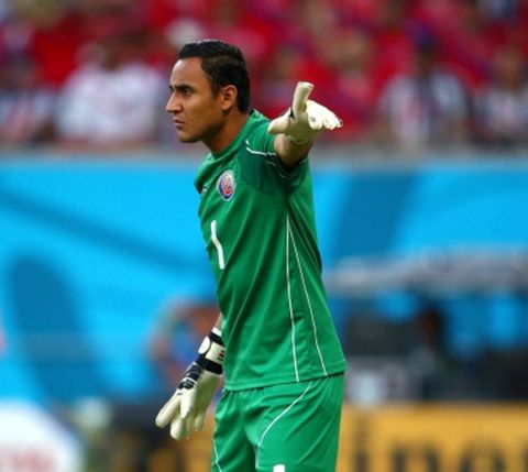 RECIFE, BRAZIL - JUNE 29:  Goalkeeper Keylor Navas of Costa Rica gestures during the 2014 FIFA World Cup Brazil Round of 16 match between Costa Rica and Greece at Arena Pernambuco on June 29, 2014 in Recife, Brazil.  (Photo by Ian Walton/Getty Images)