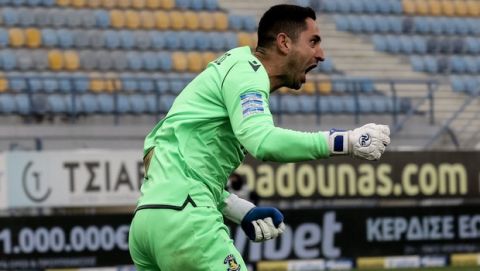 Ο Νίκος Παπαδόπουλος πανηγυρίζει γκολ του στην αναμέτρηση του Αστέρα με τον Παναθηναϊκό για τα playoffs της Super League Interwetten.