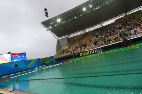 2016 Rio Olympics - Water Polo - Preliminary - Men's Preliminary Round - Group A Australia v Japan - Maria Lenk Aquatics Centre - Rio de Janeiro, Brazil - 10/08/2016. Water turns green in the diving and in the water polo pools in the Aquatics Centre. REUTERS/Laszlo Balogh FOR EDITORIAL USE ONLY. NOT FOR SALE FOR MARKETING OR ADVERTISING CAMPAIGNS. - RTSMCXR