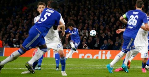 LONDON, ENGLAND - NOVEMBER 04:  Willian of Chelsea scores his side's second goal during the UEFA Champions League Group G match between Chelsea FC and FC Dynamo Kyiv at Stamford Bridge on November 4, 2015 in London, United Kingdom.  (Photo by Clive Rose/Getty Images)