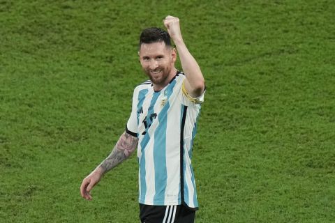 Ο Λιονέλ Μέσι της Αργεντινής πανηγυρίζει γκολ που σημείωσε κόντρα στην Αυστραλία για τη φάση των 16 του Παγκοσμίου Κυπέλλου 2022 στο "Αχμάντ μπιν Αλί", Ντόχα | Σάββατο 3 Δεκεμβρίου 2022