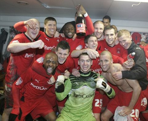 LEYTON ORIENT V ARSENAL
FA CUP 5TH ROUND
PIC;SIMON OCONNOR
ORIENT PLAYERS CELEBRATE THEIR DRAW WITH ARSENAL AS GOALSCORER JONATHAN TEHOUE HOLDS ONTO THE CHAMPAGNE
MINIMUM £250.00 PER PICTURE REPRODUCTION FEE

