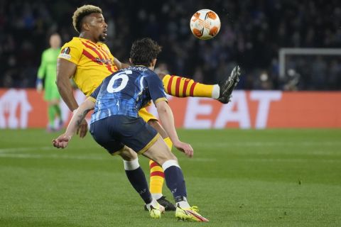 Διεκδίκηση της μπάλας από τους ι Μάριο Ρούι  και Ανταμά Τραορέ σε αγώνα της Νάπολι κόντρα στην Μπαρτσελόνα για το Europa League | 24 Φεβρουαρίου 2022