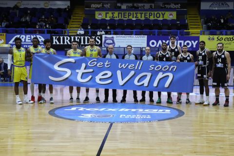 Οι παίκτες της Stoiximan Basket League στο πλευρό του Στέβαν Γέλοβατς