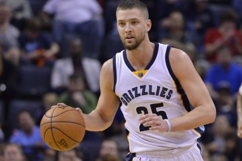 Memphis Grizzlies forward Chandler Parsons (25) plays in the first half of an NBA basketball game against theh Brooklyn Nets Monday, March 6, 2017, in Memphis, Tenn. (AP Photo/Brandon Dill)