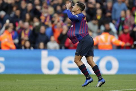 Barcelona forward Philippe Coutinho, celebrates scoring his side's opening goal during the Spanish La Liga soccer match between FC Barcelona and Real Madrid at the Camp Nou stadium in Barcelona, Spain, Sunday, Oct. 28, 2018. (AP Photo/Manu Fernandez)