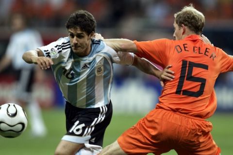 Argentina's Pablo Aimar, left, and Netherlands' Tim de Cler challenge for the ball during the World Cup Group C soccer match between the Netherlands and Argentina in the World Cup stadium in Frankfurt, Germany, Wednesday, June 21, 2006. Other teams in Group C are Ivory Coast and Serbia and Montenegro.  (AP Photo/Darko Vojinovic) ** MOBILE/PDA USAGE OUT **