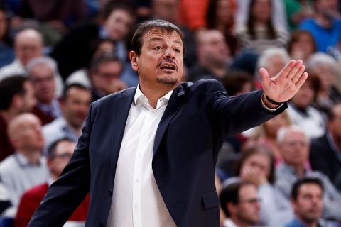 Ο προπονητής του Παναθηναϊκού AKTOR, Εργκίν Αταμάν, σε στιγμιότυπο της αναμέτρησης με τη Ρεάλ για τη EuroLeague 2023-2024 στο "Παλάθιο ντε Ντεπόρτες", Μαδρίτη | Πέμπτη 29 Φεβρουαρίου 2024