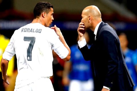 Real Madrid's Cristiano Ronaldo talks with Real Madrid's headcoach Zinedine Zidane during the Champions League final soccer match between Real Madrid and Atletico Madrid at the San Siro stadium in Milan, Italy, Saturday, May 28, 2016.  (AP Photo/Manu Fernandez)