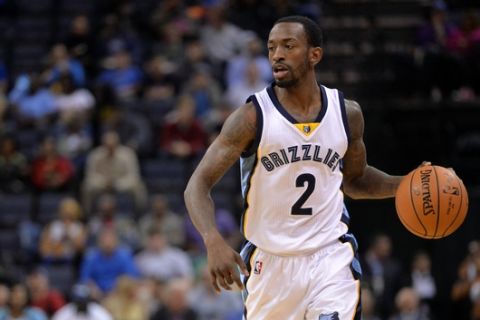 Memphis Grizzlies guard Russ Smith (2) plays in the second half of an NBA basketball preseason game against the Oklahoma City Thunder Friday, Oct. 16, 2015, in Memphis, Tenn. The Grizzlies beat the Thunder 94-78. (AP Photo/Brandon Dill)